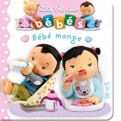 Bébé mange